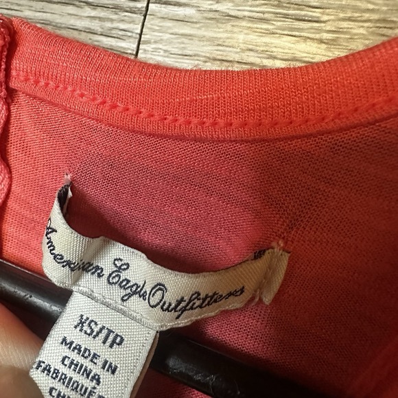 AMERICAN EAGLE OUTFITTERS TOP  CORAL  ZIPPER  ON BACK‎  Women's XS Flowy - Picture 5 of 6